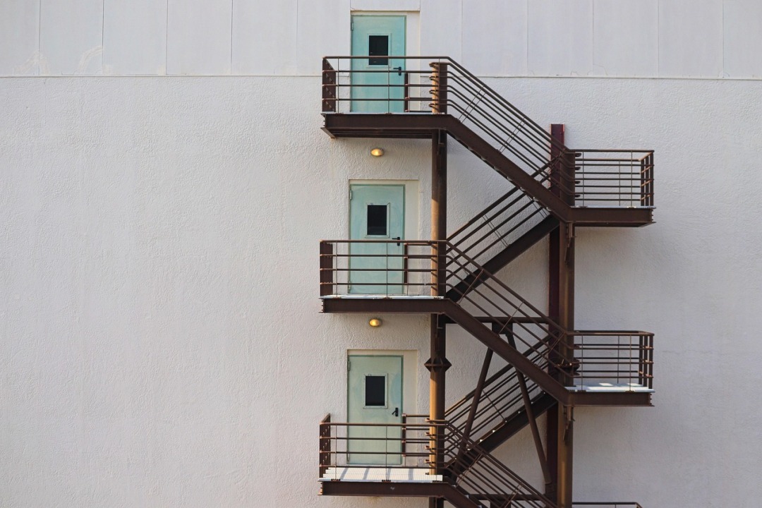 yangın merdiveni ve acil çıkış çözümleri